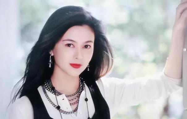 62歲關(guān)之琳晚年以狗為伴！婚姻情感！